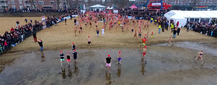 Drone beelden eerste Unox Nieuwjaarsduik Huizen 2017